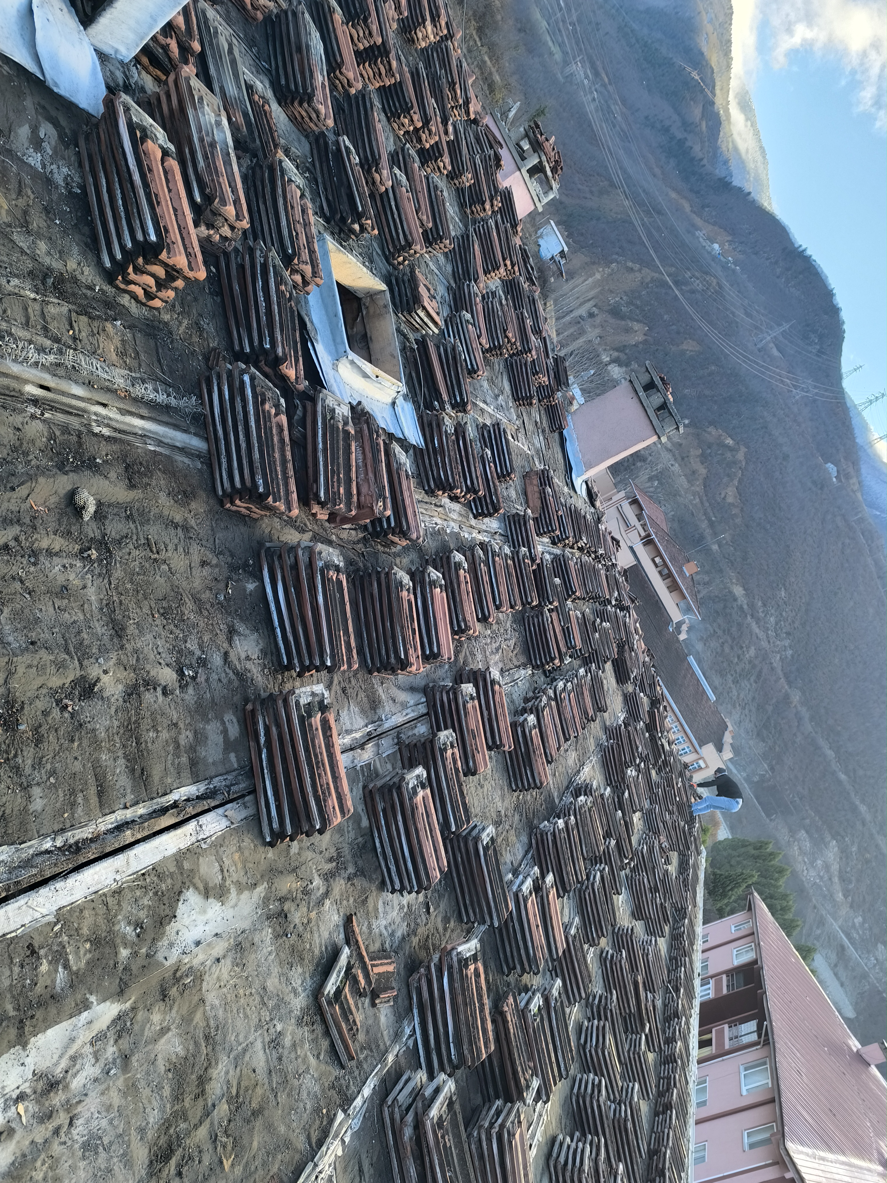 Artvin 4 blok Emniyet Lojmanları Çatı Değişim işi - 2025