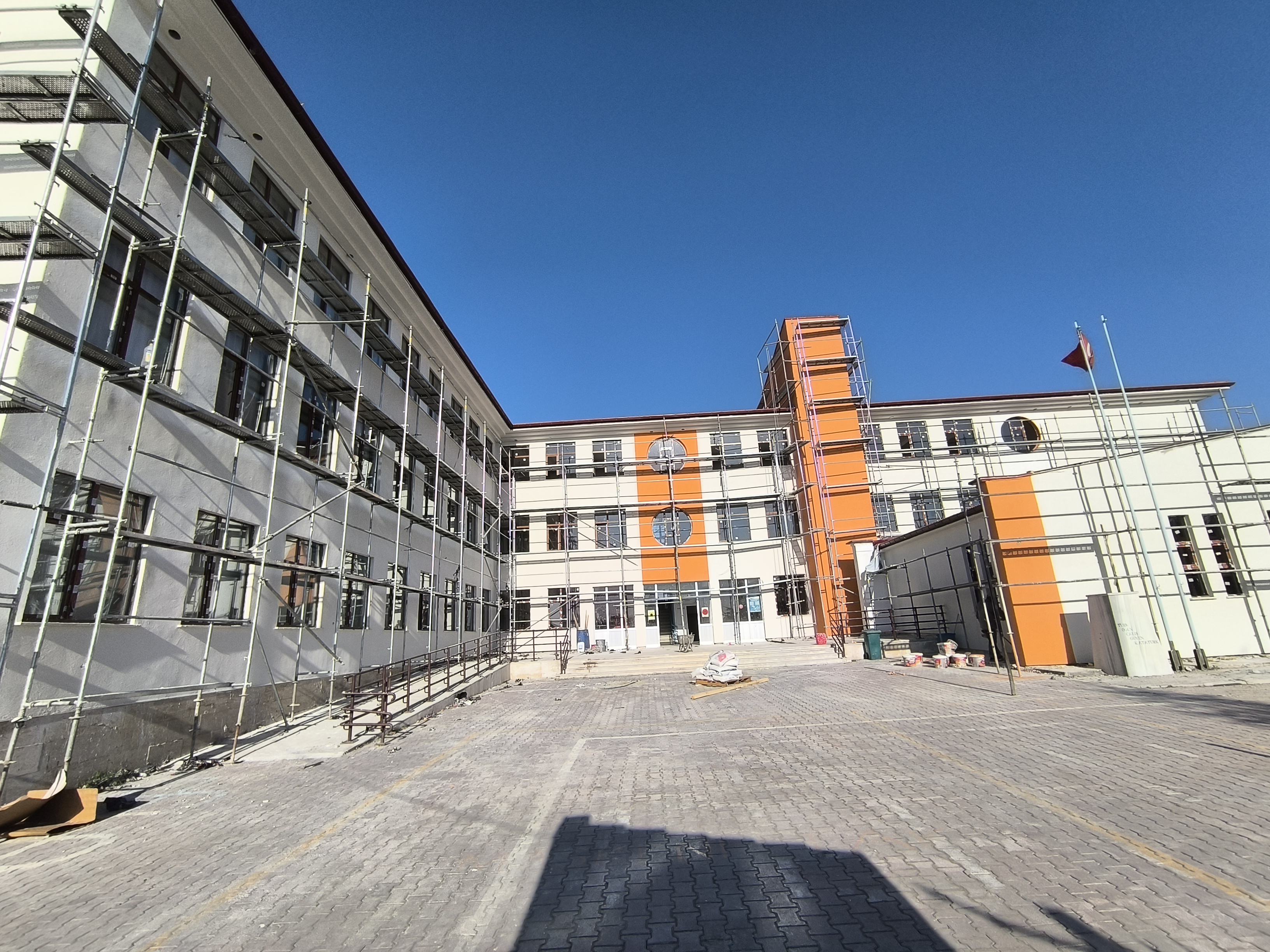 Aksaray Eskil Orta Okulu Dış Cephe Mantolama İşi - 2025