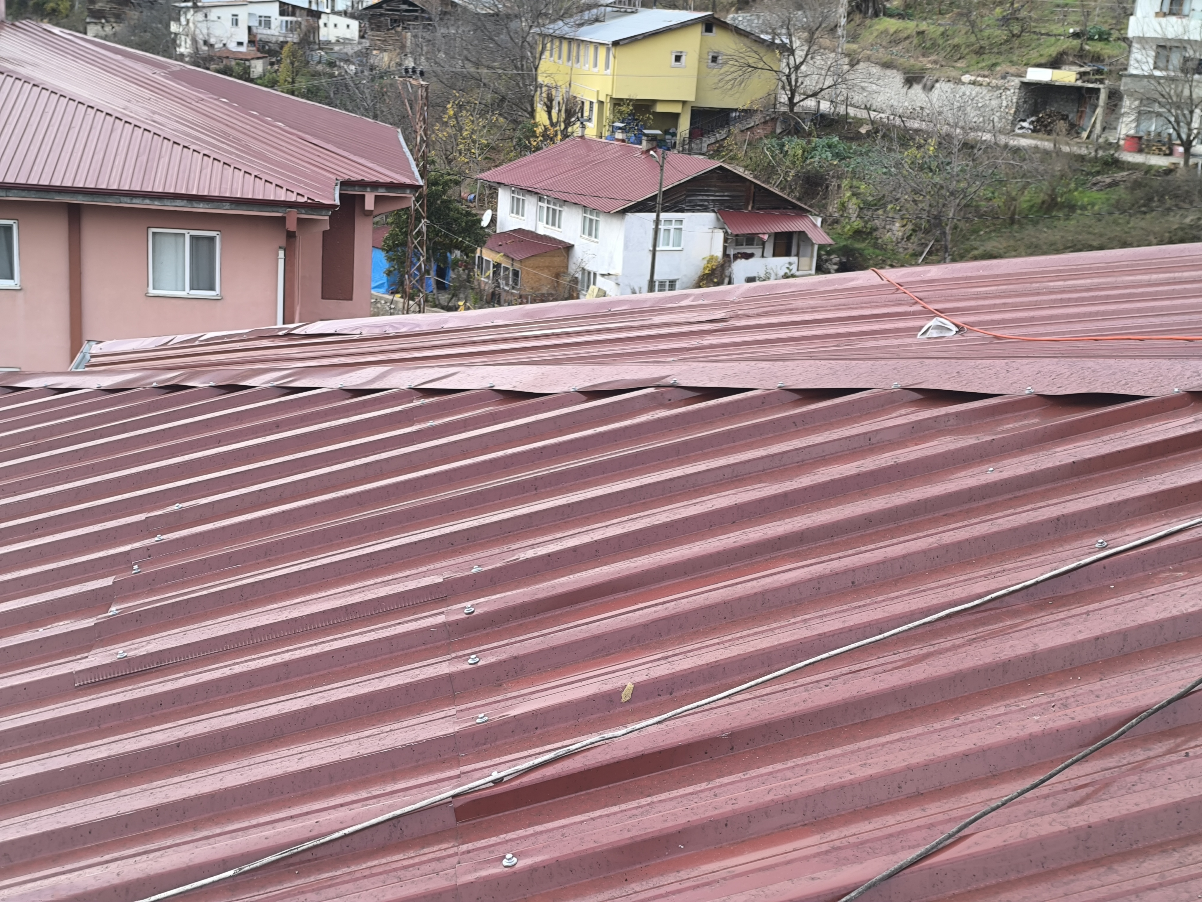 Artvin 4 blok Emniyet Lojmanları Çatı Değişim işi - 2025