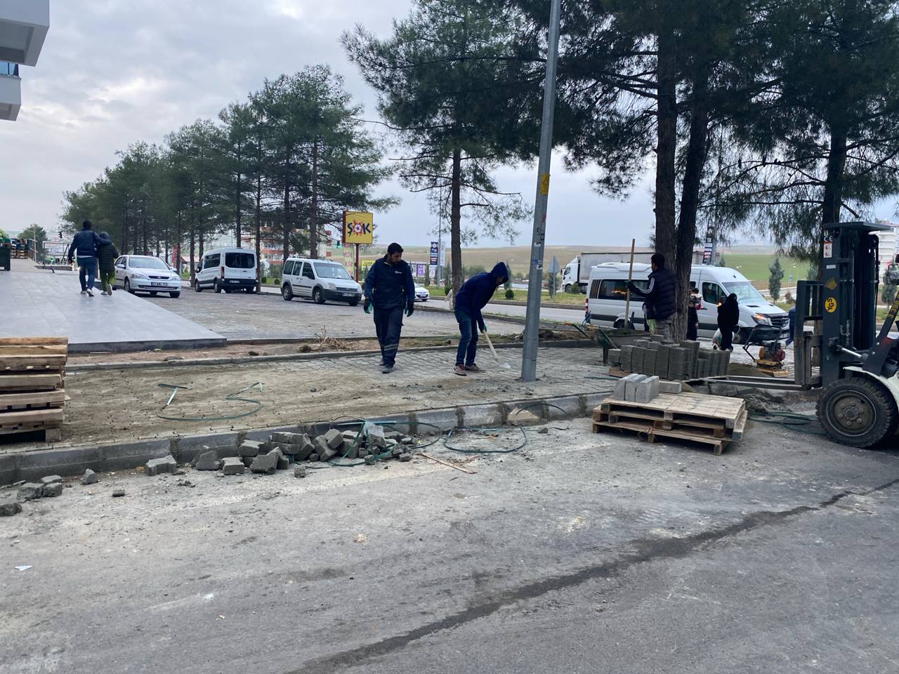 Silvan Belediyesi Merkez ve Kırsal bölgelerde 100 Bin M2 parke taşı 40 bin M2 bordür Yapım İsi