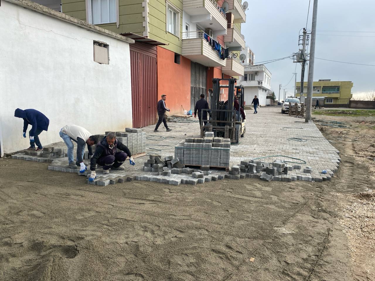 Silvan Belediyesi Merkez ve Kırsal bölgelerde 100 Bin M2 parke taşı 40 bin M2 bordür Yapım İsi