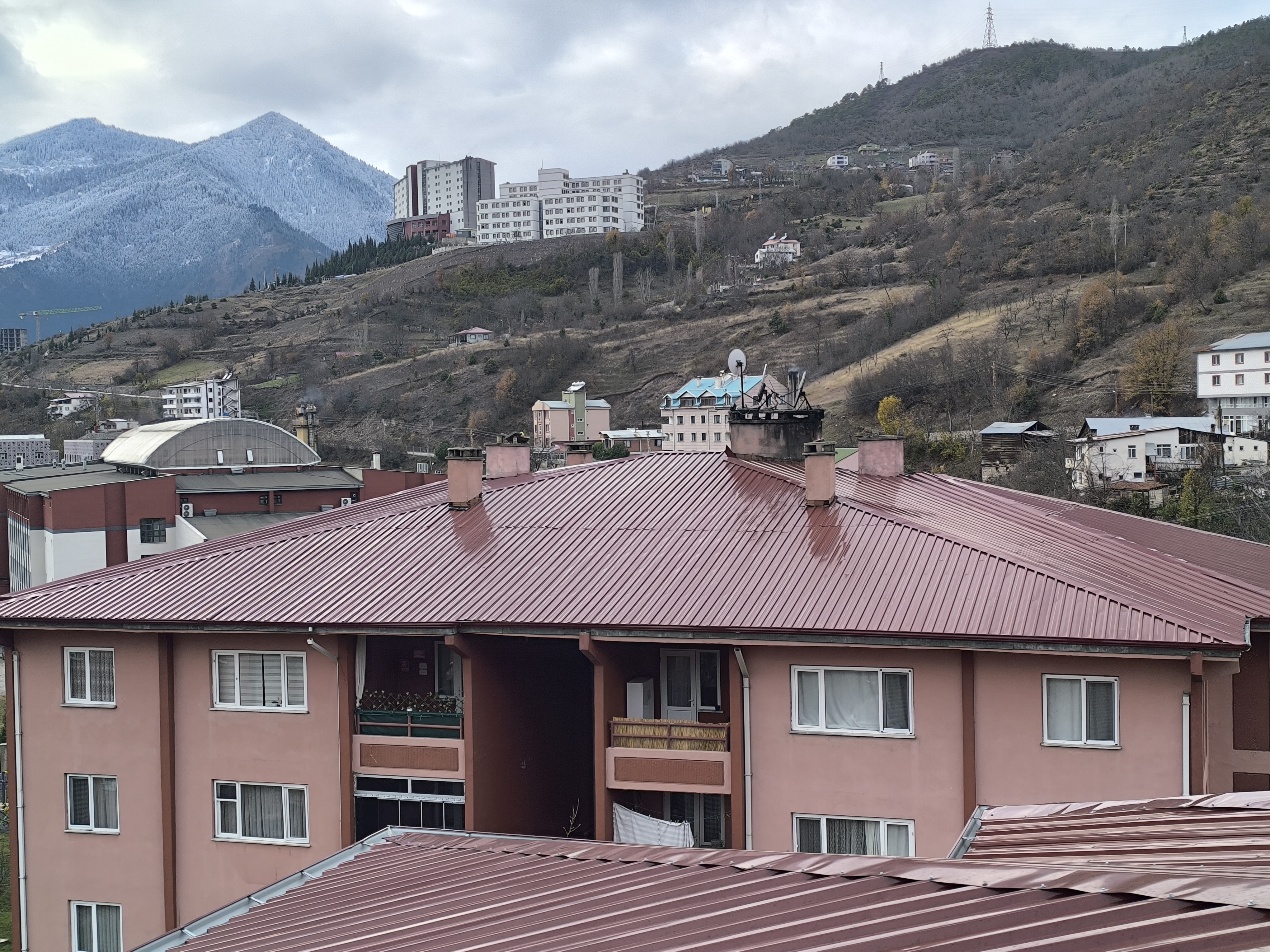 Artvin 4 blok Emniyet Lojmanları Çatı Değişim işi - 2025