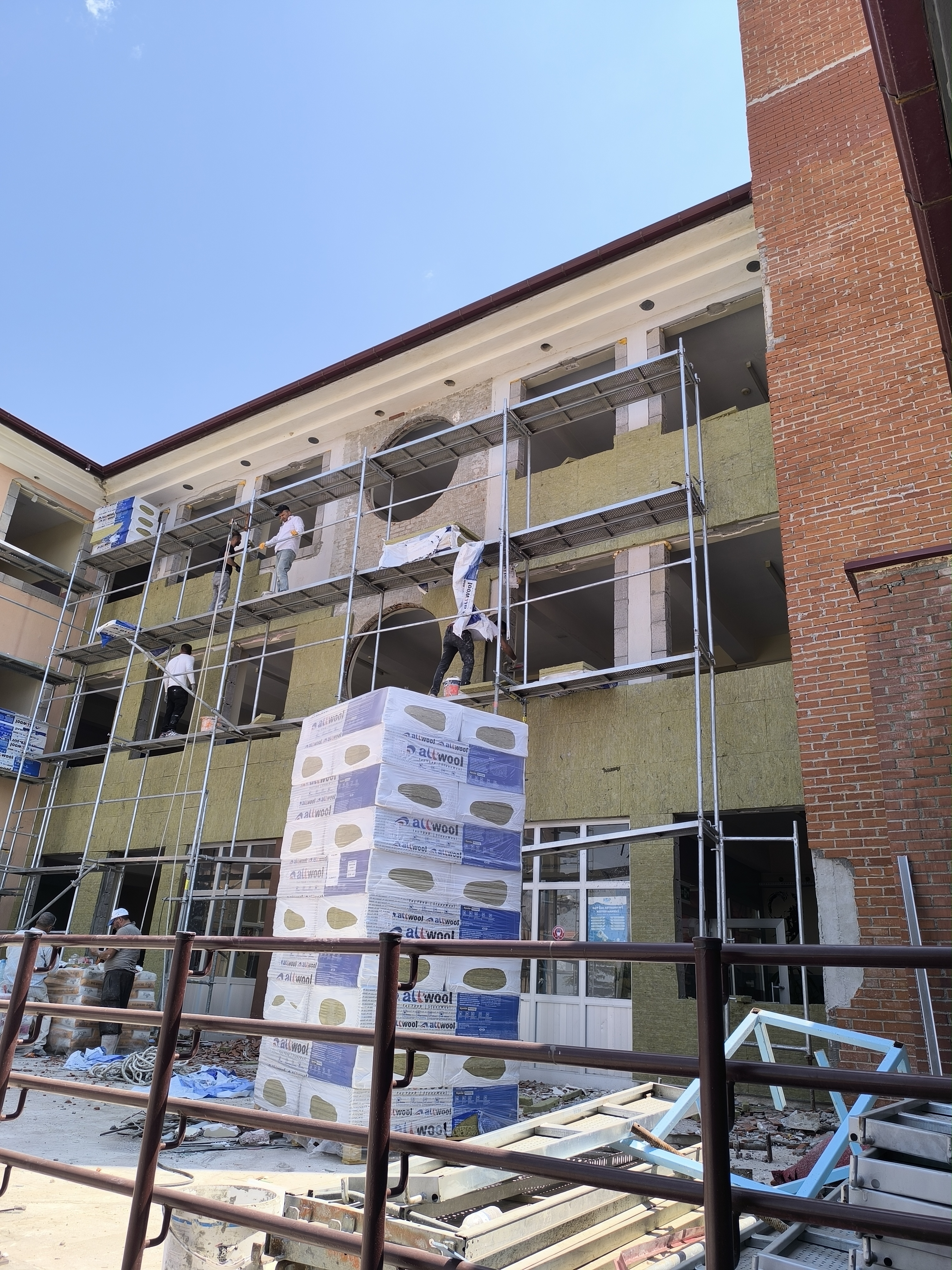 Aksaray Eskil Orta Okulu Dış Cephe Mantolama İşi - 2025