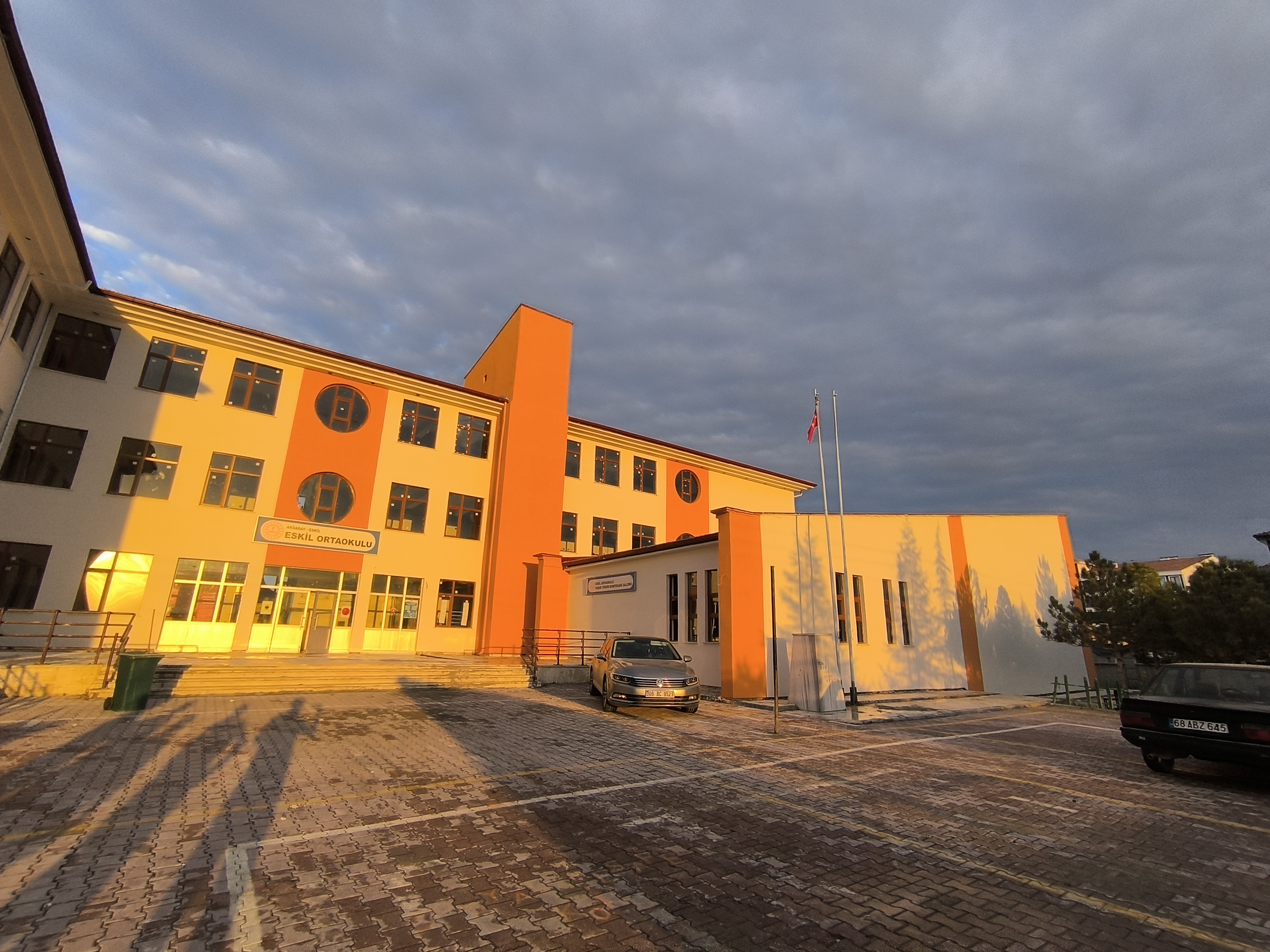 Aksaray Eskil Orta Okulu Dış Cephe Mantolama İşi - 2025